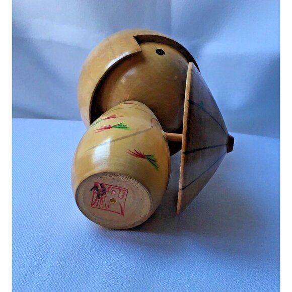 Japanese Kokeshi Doll Girl Holding Parasol Umbrella 5 7/8 “ Red Signature Maker - Picture 5 of 6